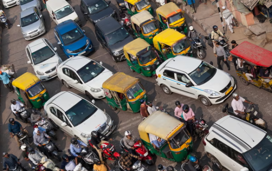 Delhi ge maguthakun petrol ricksha thakaai cycle thah naganee