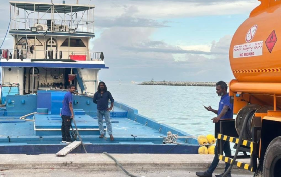 Dhuniyege bazzarun theluge agu vettey iru raajeyge 