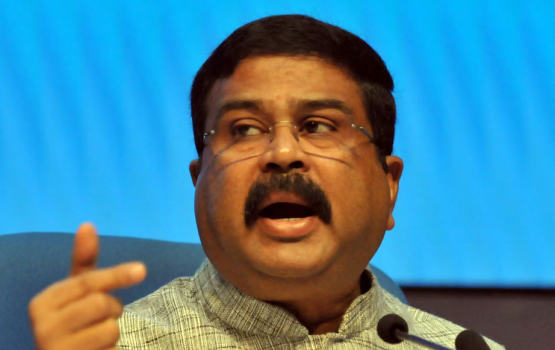 Zuvaanunge varu gadha muzaaharaa thakah fahu India ge Education minister isthiufaa dhehvaifi