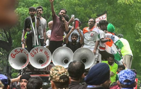 India ge Gen Z muzaaharaathakun sarukaarah dhoodheyn jehunee keeve?