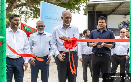 AA. Ukulhahugai tharaggeekuri aa volley court raees Muizzu hulhuvvaidhevvaifi 