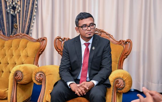 Dollar ge agu ufuleythee governor majileehah haazirukuran edhijje