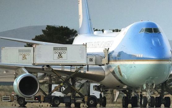Iran ah filanvegen Trump airforce one ah eree catering truck ehgai!