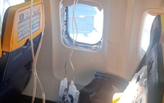 Ryanair ge flight eh ge engine halaakuve passenger aku kudadhorun beyrah dhamaigenfi