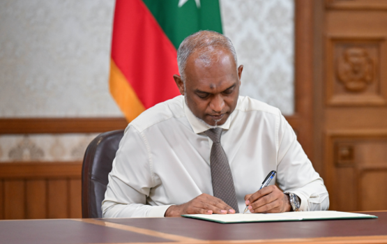 Mashroo thakah bin kandaelhumaa gulhey laamarukazee islaahu thasdheegu koffi