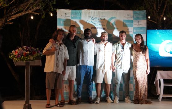 !4 vana Four Seasons Maldives Surfing Champions Trophy fashaifi