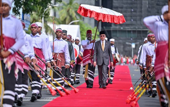 Malaysian PM given ceremonial welcome to the Maldives