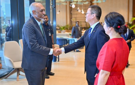 Raajje aai China ge gulhumakee furusathuthakaai thraggee'ah magufahi kohdhey dhemehettenivi gulhumeh: Raees