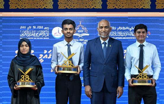 Quran kiyevumuge 38 vana gaumee mubaaraaiy: ehvana Inaan, Zeek adhi Izuaanah