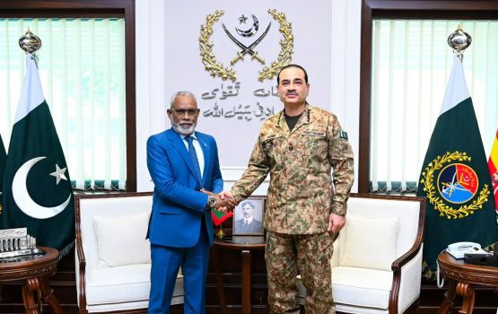 Dhe gaumuge dhemedhugai oiy gulhun varugadha kurumaa gulhey gothun Pakistan ge Chief Marshal aaeku mashvaraakoffi 