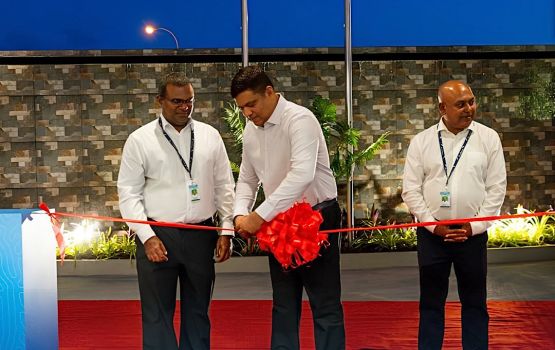 VIA ge seaplane terminal ah bodu badhaleh: 'Huvandhumaa Lounge' bodukoh, ithuru VIP gate eh! 