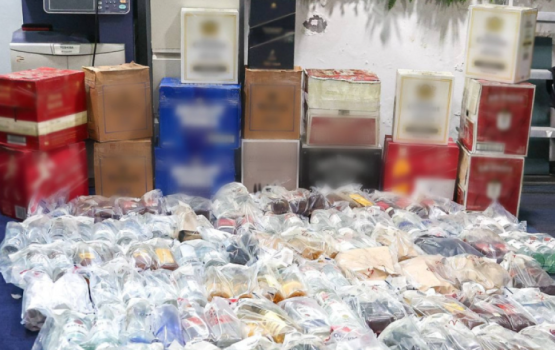 Police seize a large quantity of alcohol in an operation in Male'