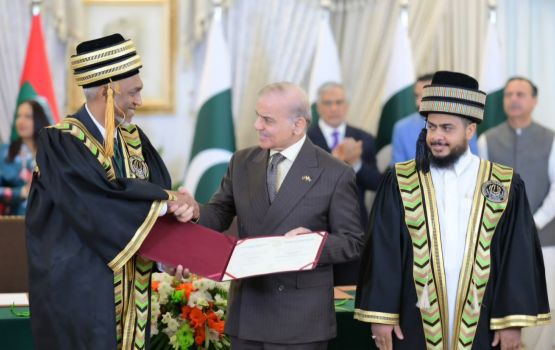 Raees Dr. Muizzu ah Pakistan in honourary Doctorate eh!